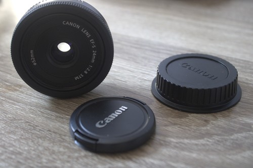 Canon 24mm 8 - f/2.8, stm